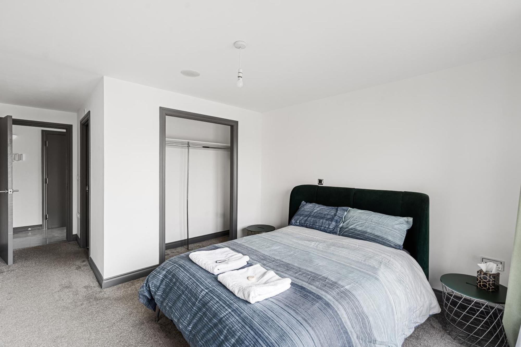 Long Letting - Luxurious 3 Bedroom Penthouse In City Centre - Parking Included! เชมส์ฟอร์ด ภายนอก รูปภาพ