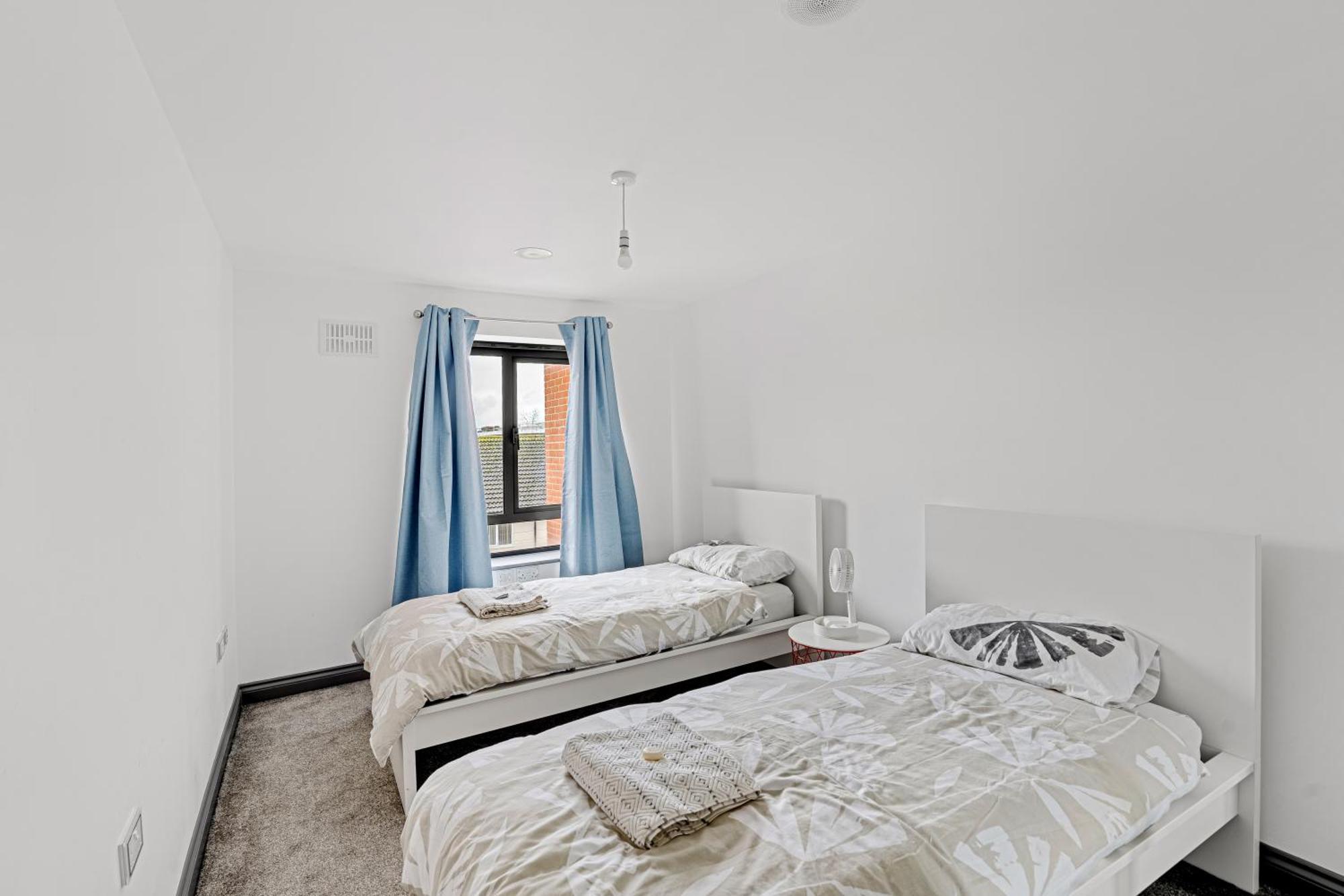 Long Letting - Luxurious 3 Bedroom Penthouse In City Centre - Parking Included! เชมส์ฟอร์ด ภายนอก รูปภาพ